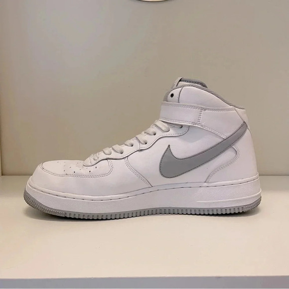 Nike Air Force 1 Mid '07 'White Wolf
Grey' Men’s Basketball Sneakers Size 12 - Picture 3 of 8